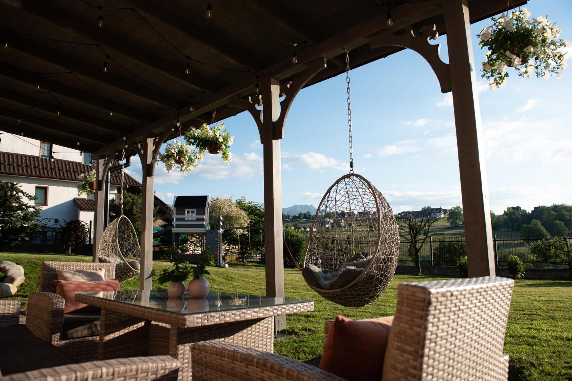 Bed and breakfast Folkowy Dworek & Fun