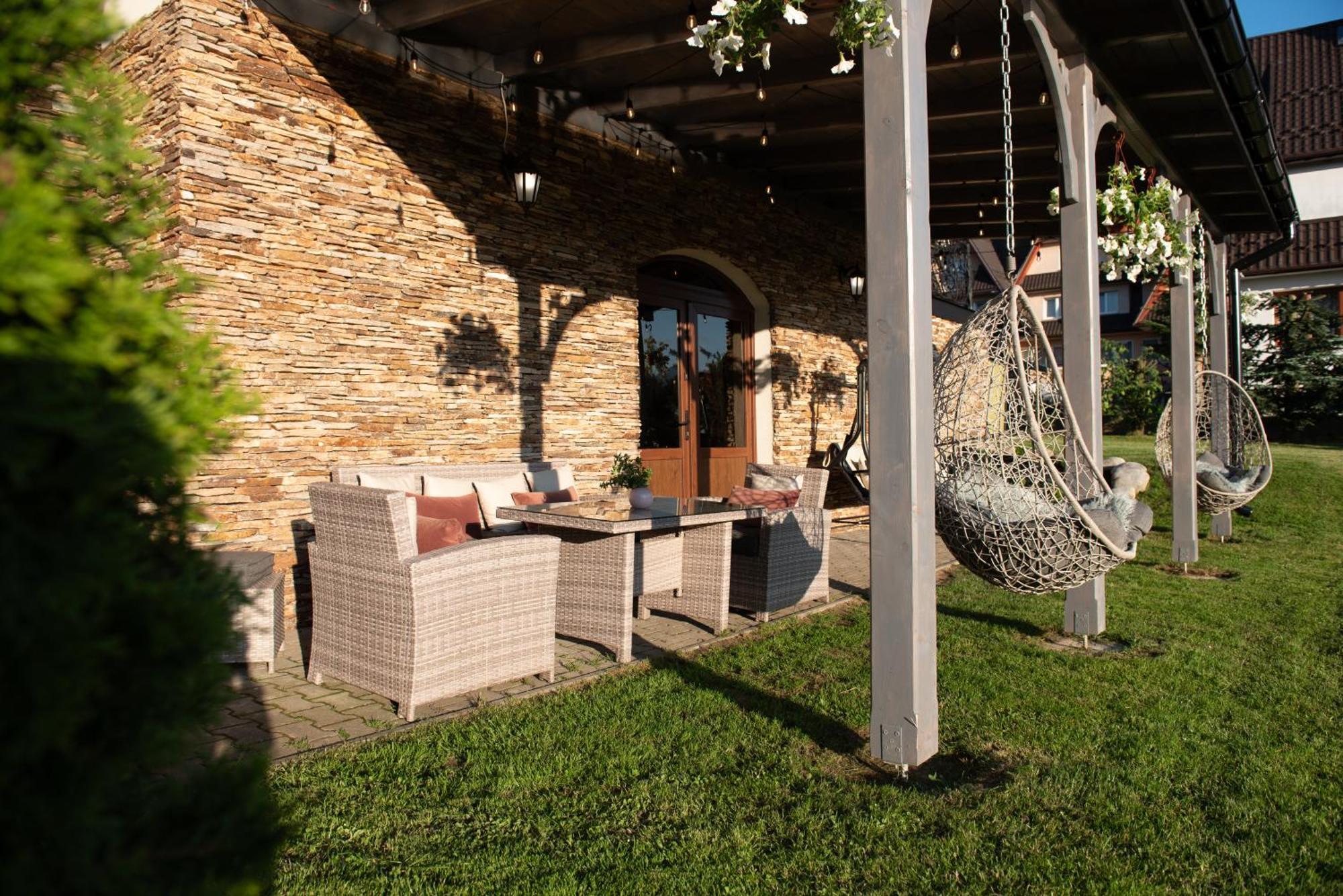 Folkowy Dworek & Fun Bed and breakfast
