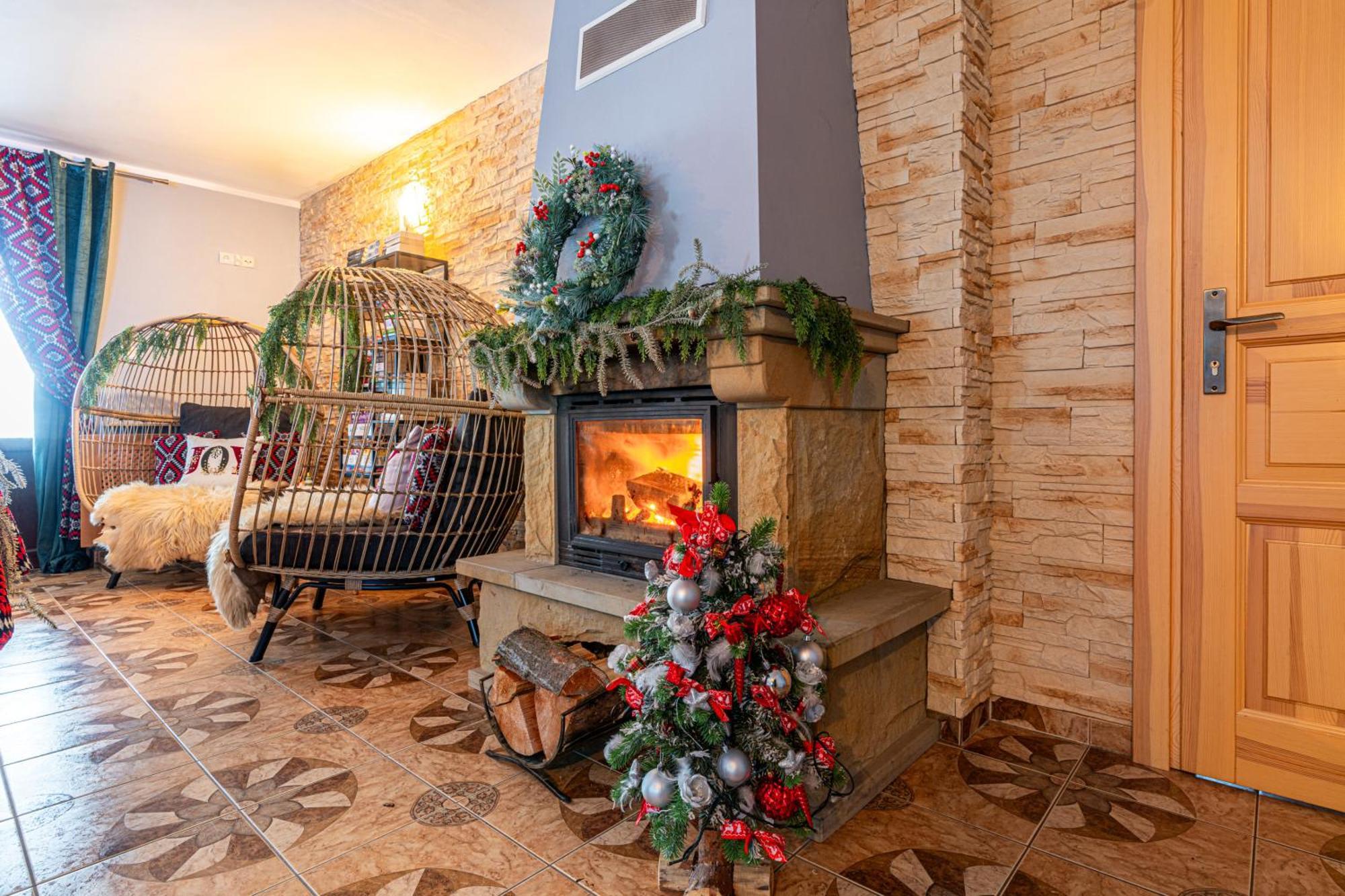 Folkowy Dworek & Fun Bed and breakfast *