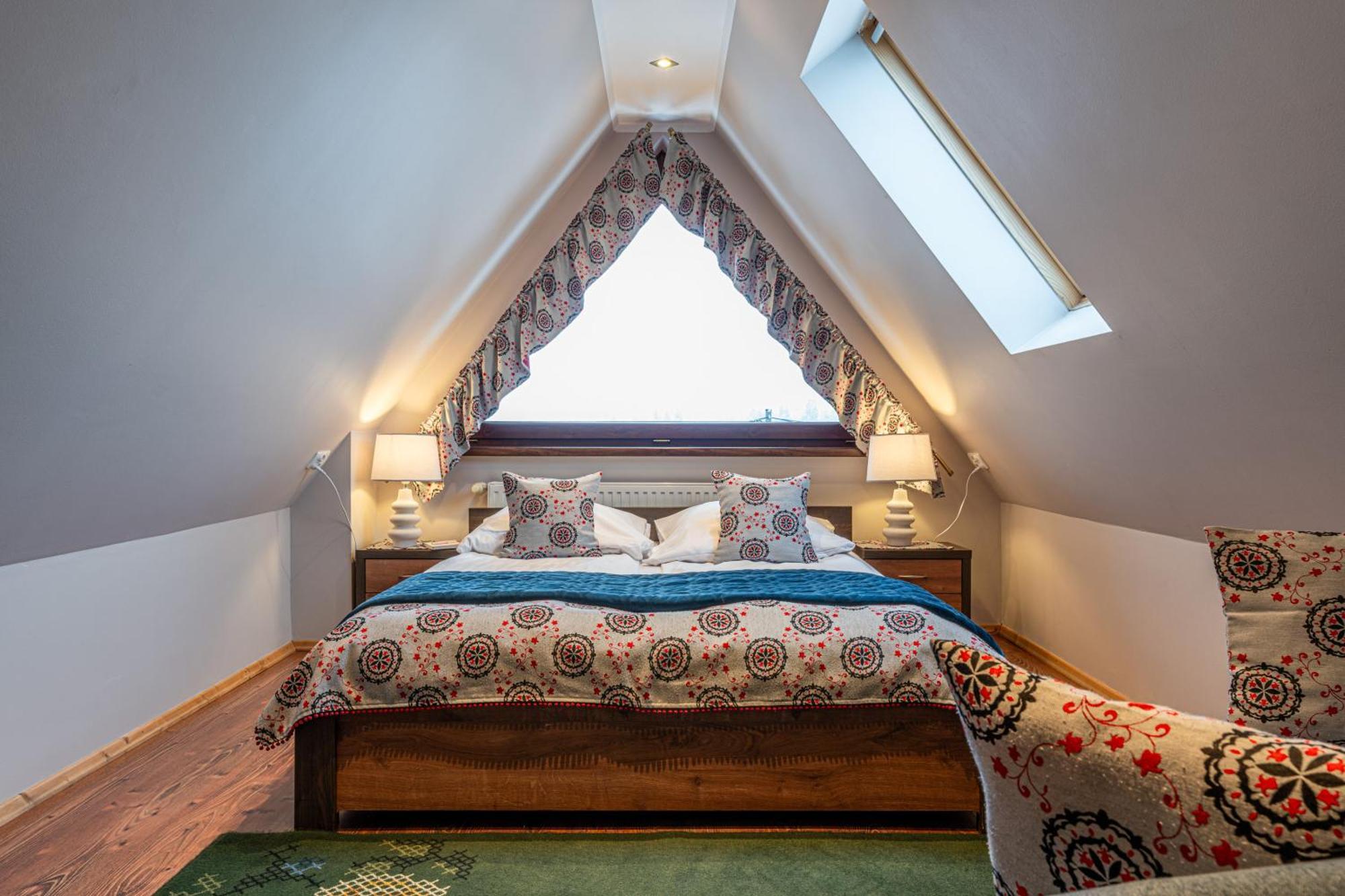 Bed and breakfast Folkowy Dworek & Fun *
