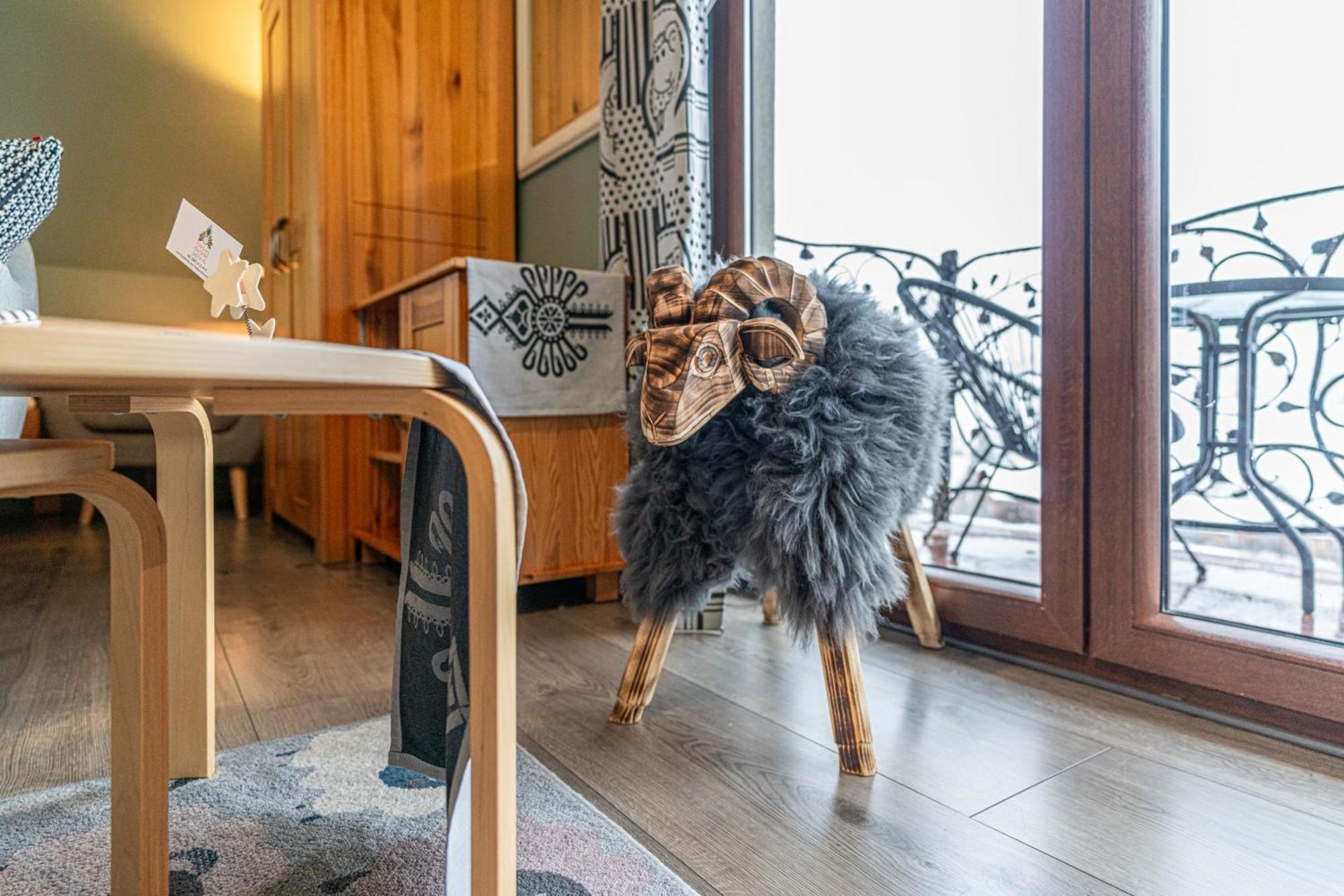Bed and breakfast Folkowy Dworek & Fun *