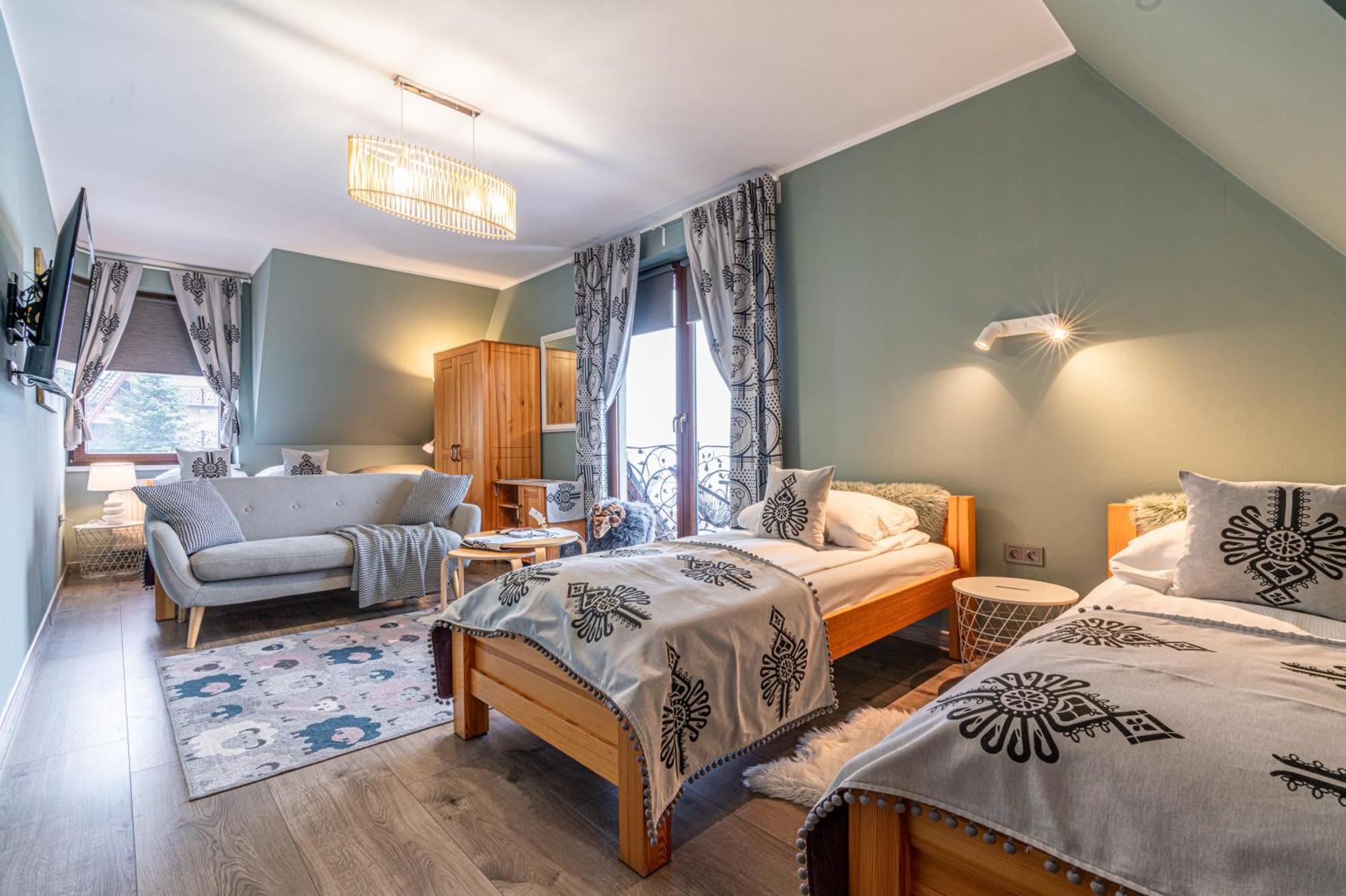 Folkowy Dworek & Fun Bed and breakfast