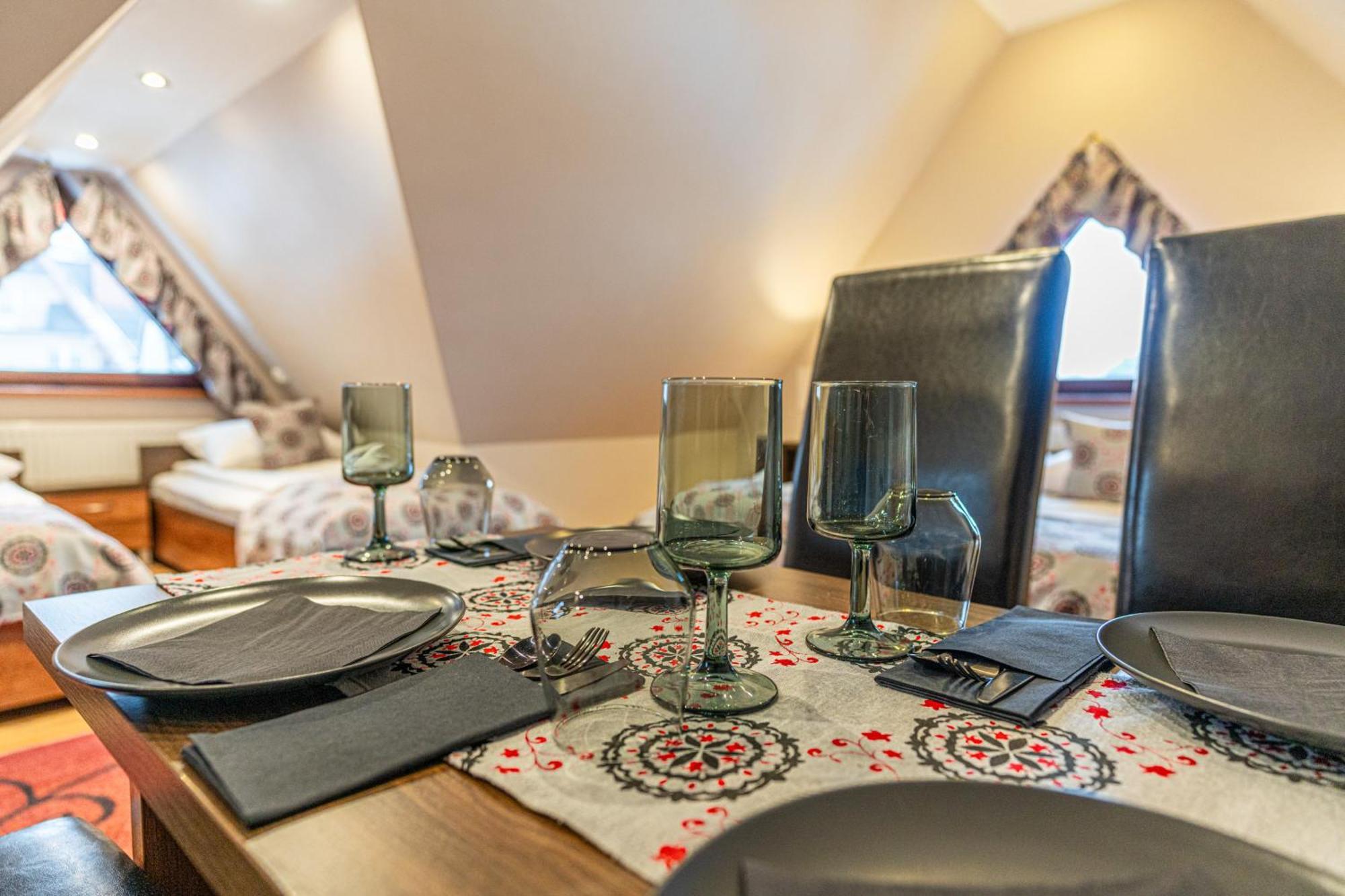 Bed and breakfast Folkowy Dworek & Fun